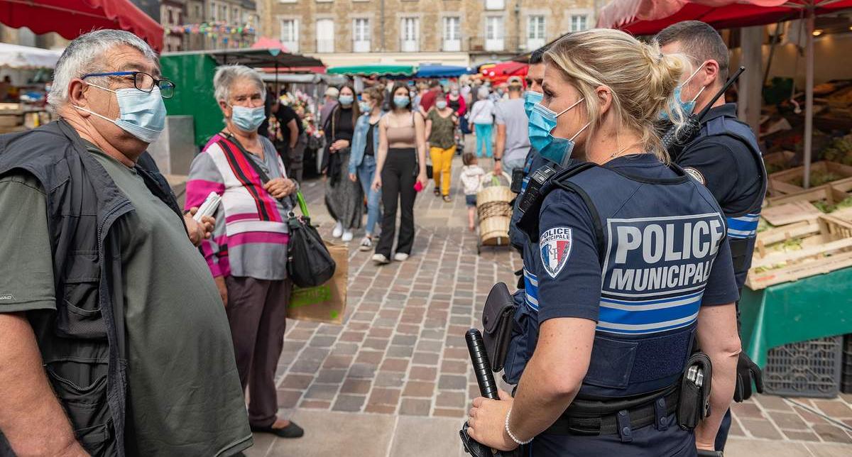 SUPPLÉMENT DU RÉPERTOIRE MÉTHODIQUE DÉTAILLÉ FONDS DIRECTION DE LA COMMUNICATION Reportage photographique sur la police municipale (1 juillet 2021).